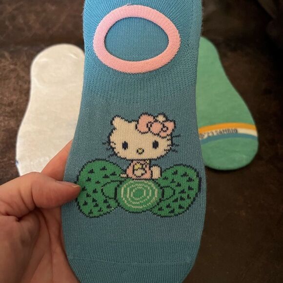 Sanrio Hello Kitty No Show Socks 4 Pairs - Picture 3 of 5